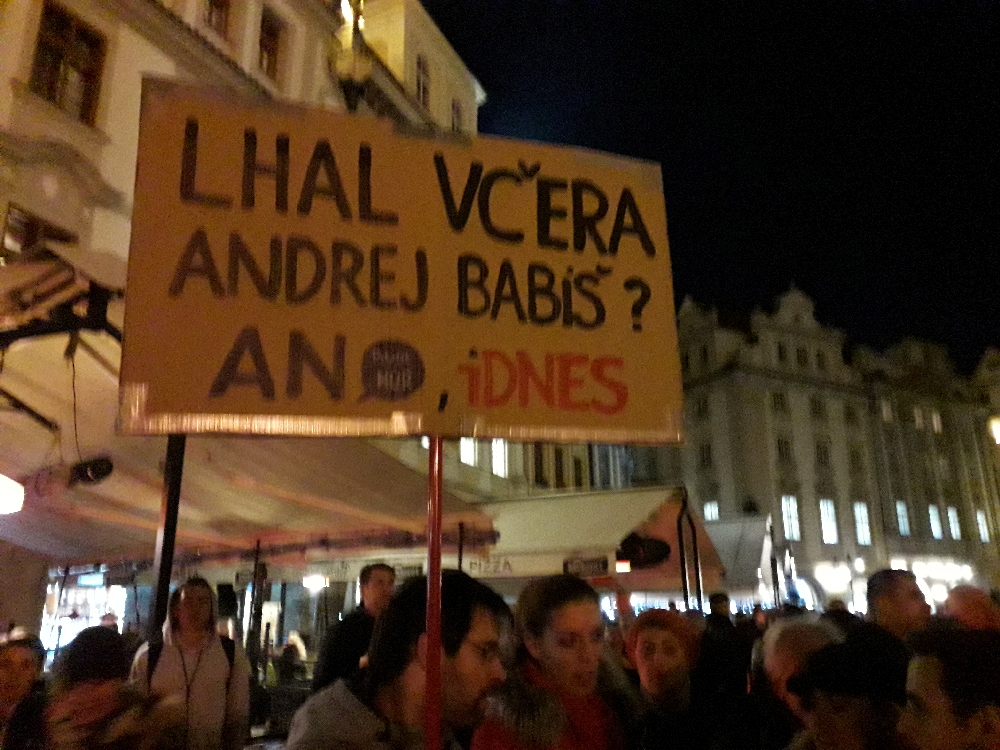 Der Protest richtete sich auch gegen die politische Nähe zwischen den tschechischen Medien und der Partei ANO 2011.