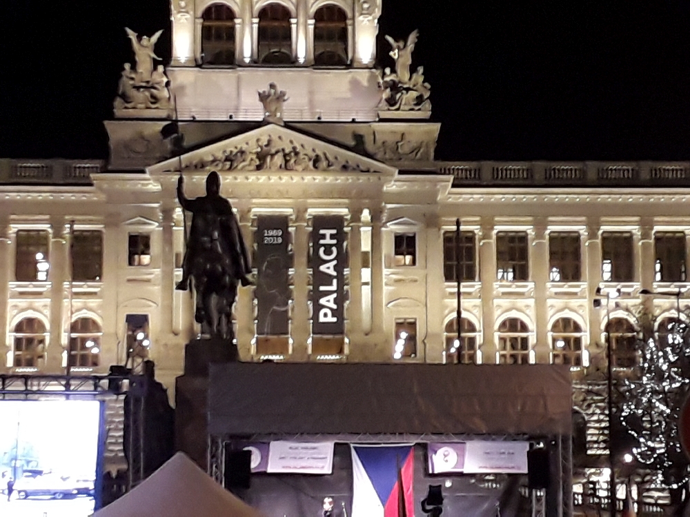 Auch am Nationalmuseum hingen Banner zum Gedenken an Jan Palach