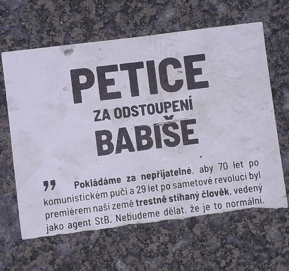 Ob zufälliges Recycling von der letzten Demo oder bewusst gewählt? Die Tropenfänger waren ein politischer Aufruf.