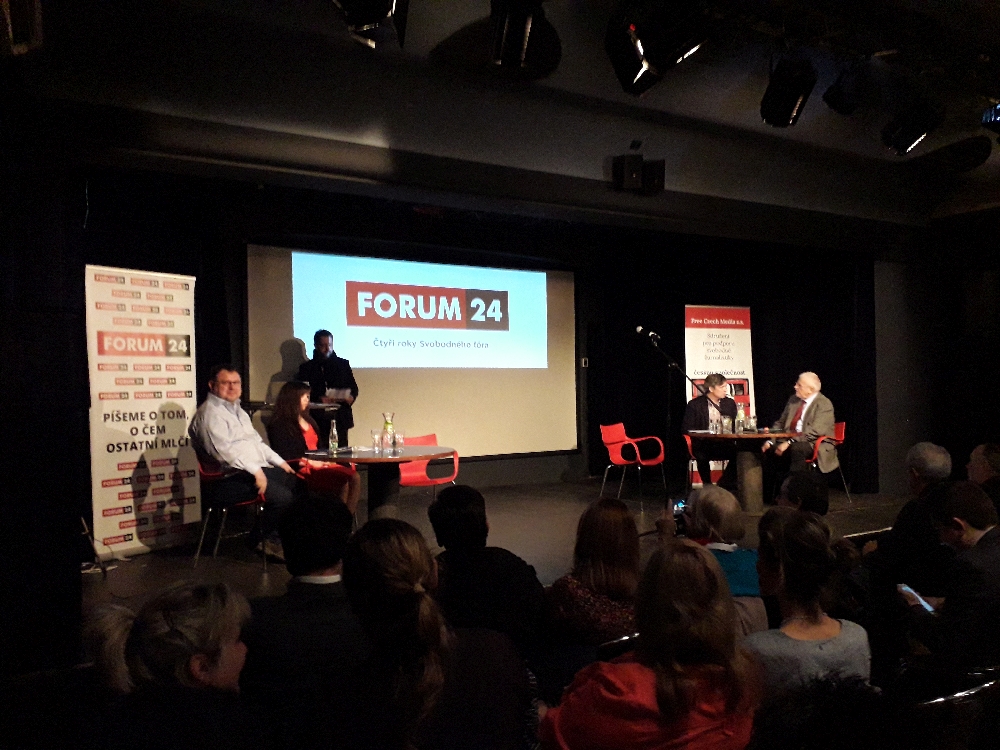 Forum 24 lud in Zusammenarbeit mit dem Freiheitsforum (Svobodné fórum) zu einer Podiumsdiskussion ein und zog eine ernüchterne Bilanz
