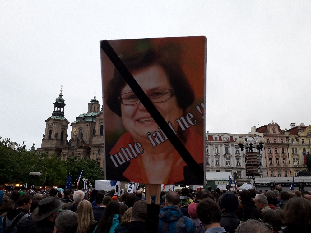 Zu Marie Benešová und ihre Rolle in dem Skandal folgt in Kürze ein Bericht.