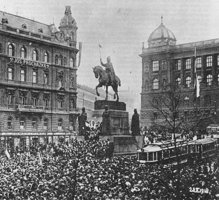 Manifestation am St.-Wenzels-Denkmal in Prag anlässlich der Proklamation der Tschechoslowakischen Republik am 28. Oktober 1918