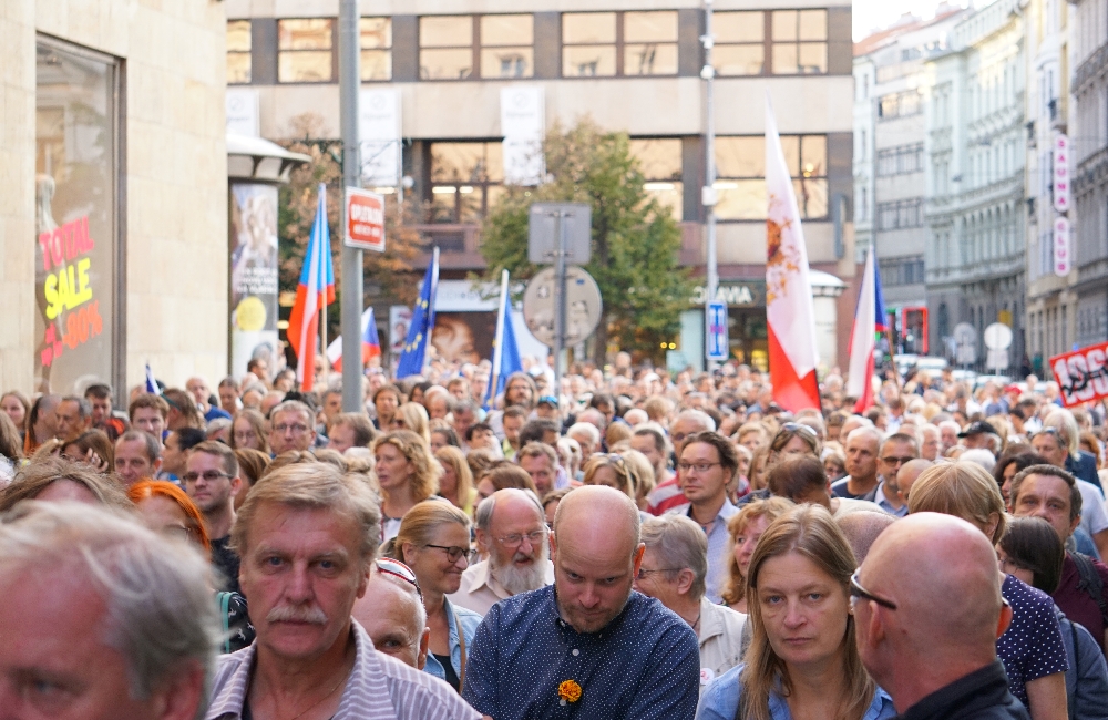 Ca. 8 bis 10.000 Menschen gedachten den Opfern des Kommunismus und demonstrierten gegen Andrej Babiš und Miloš Zeman. Foto: K. Kountouroyanis