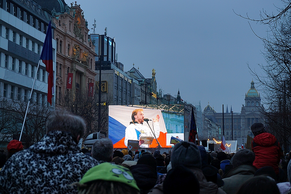 Mikuláš Minář auf der Großleinwand auf dem Wenzelsplatz