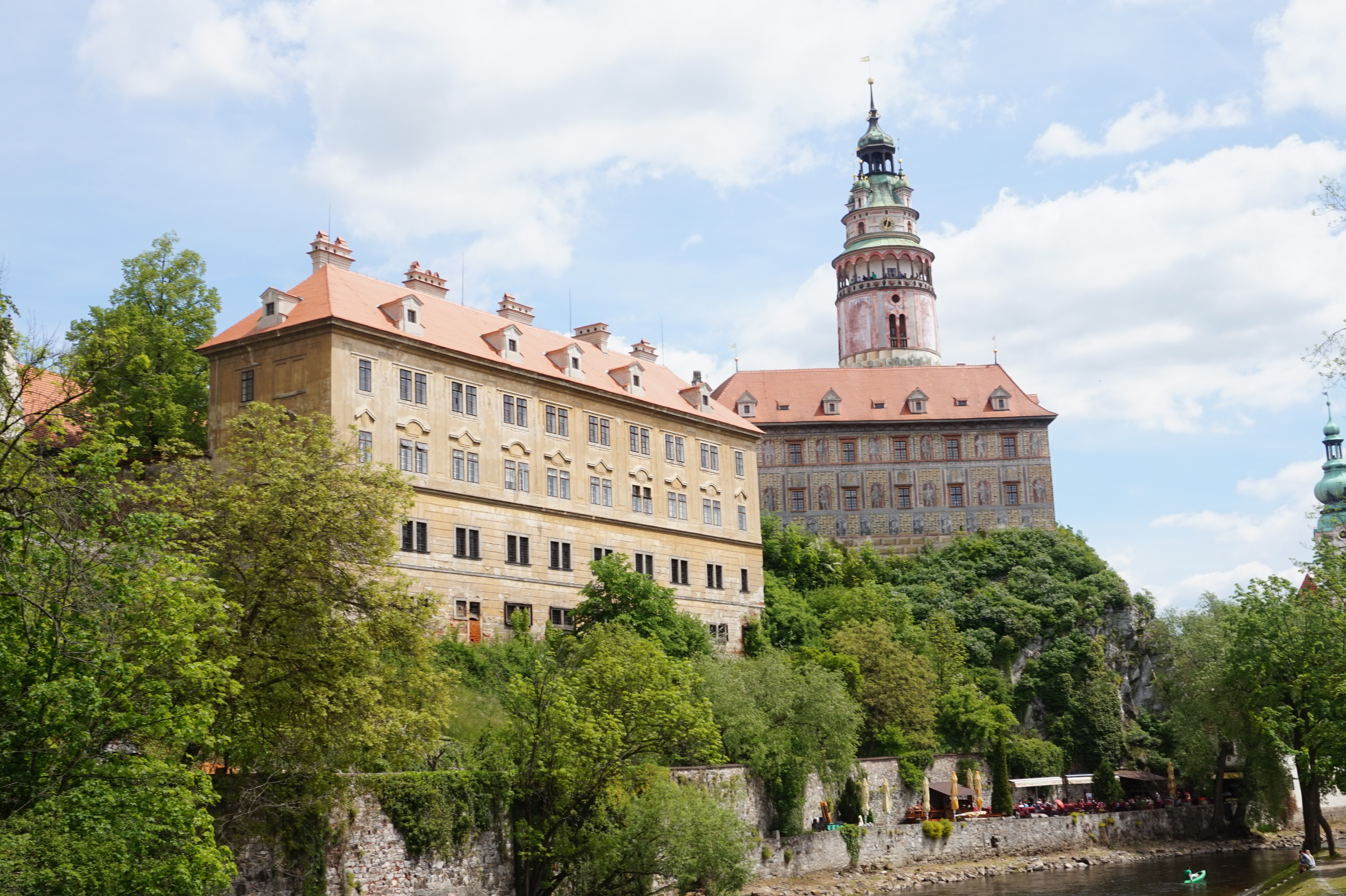 Moldau und Teil des Schlossgeländes