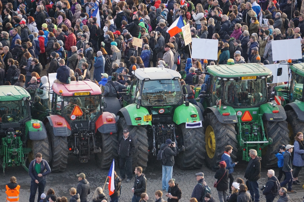 Ebenfalls reisten Bauern mit ihren Traktoren zur Demonstration an. Foto: K. Kountouroyanis