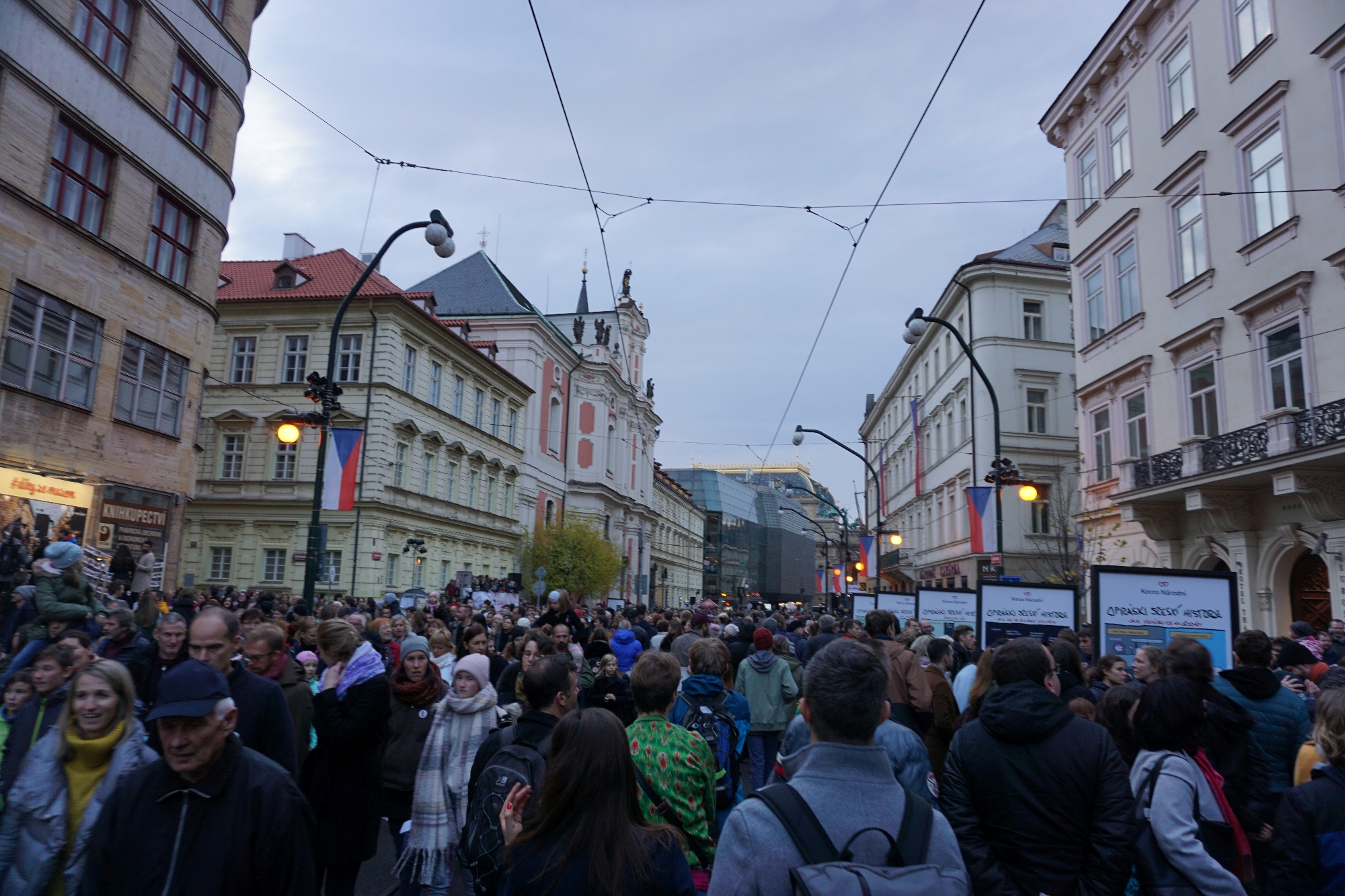 Straßenfest in der Nationalstraße aus Anlass des 30. Jahrestages der Sanften Revolution. Foto: K. Kountouroyanis
