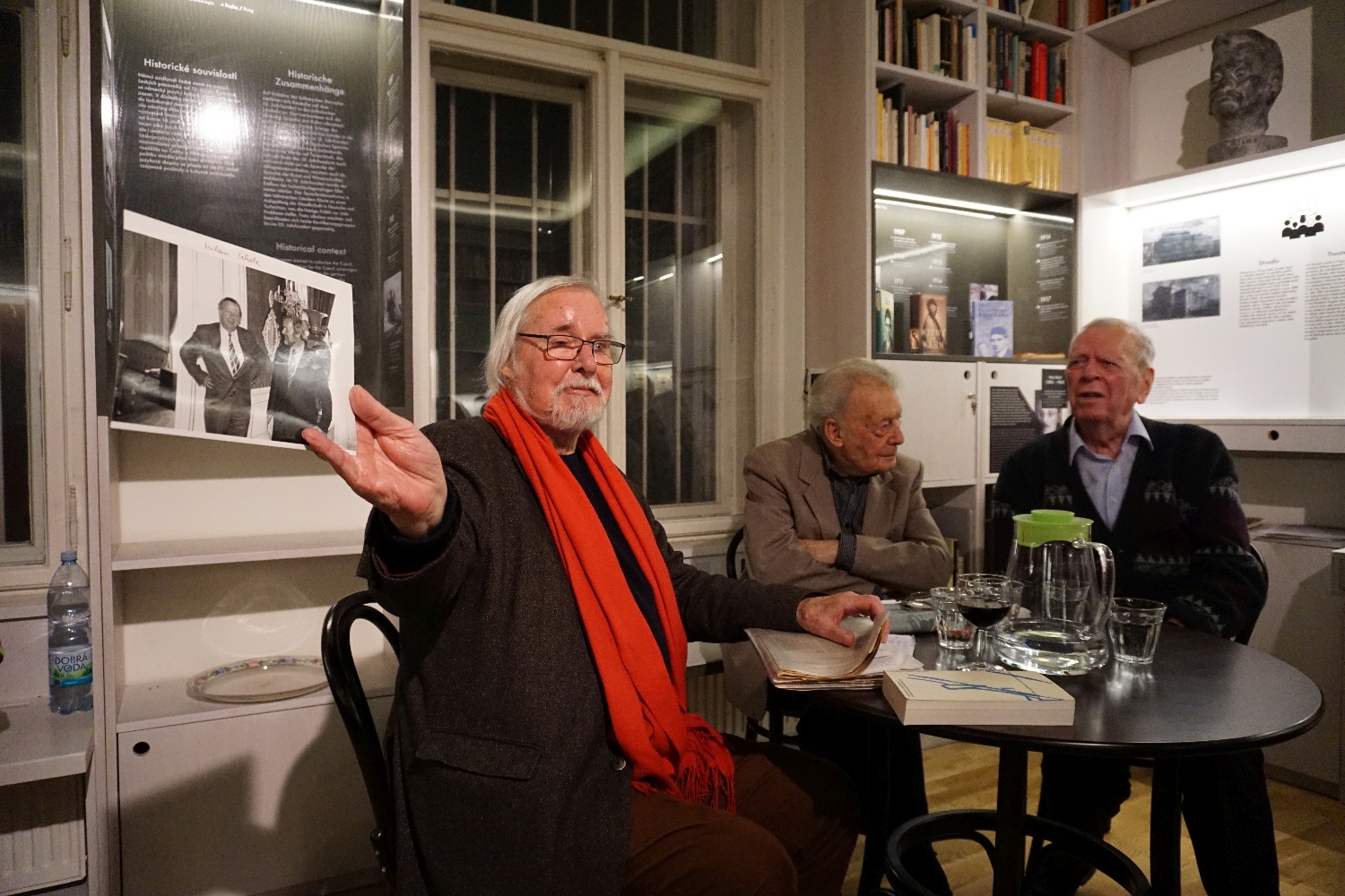 František Černý (Mitte) moderierte die Diskussion. Foto: Konstantin Kountouroyanis