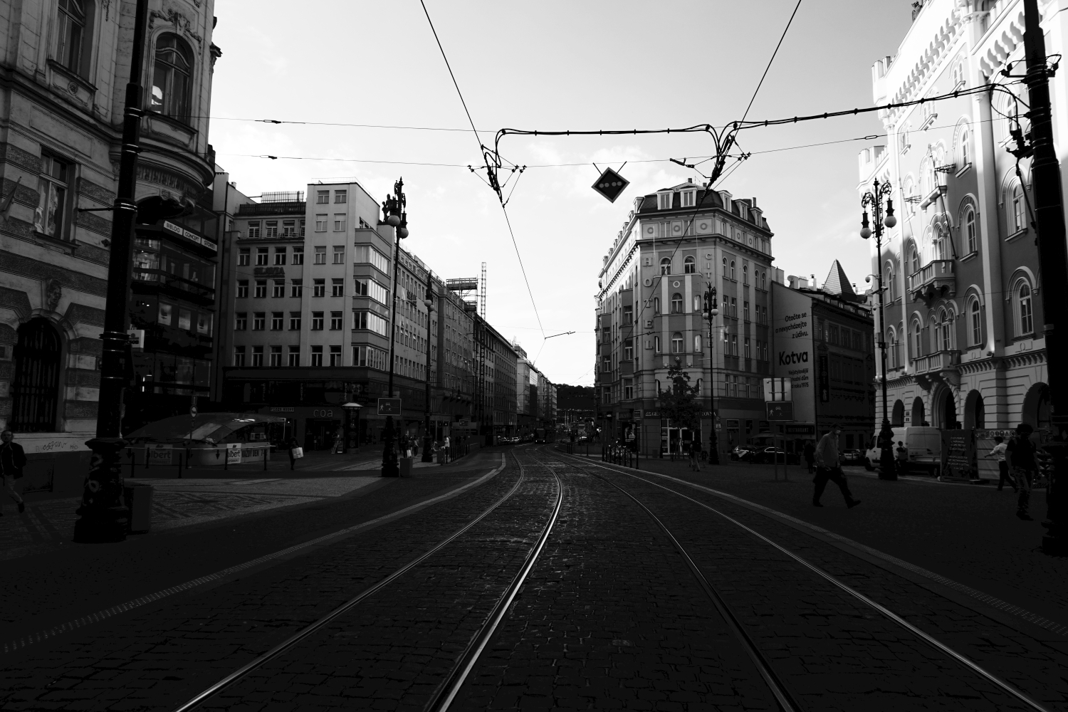 Viele Prager fühlen sich an die Ruhe vor der Wende von 1989 erinnert, als nur wenige Ausländer in Prag waren. Die Revoluční-Straße. Foto: K. Kountouroyanis