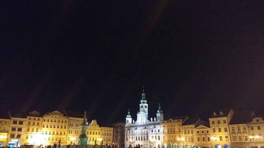 Nächtlicher Besuch auf dem Marktplatz