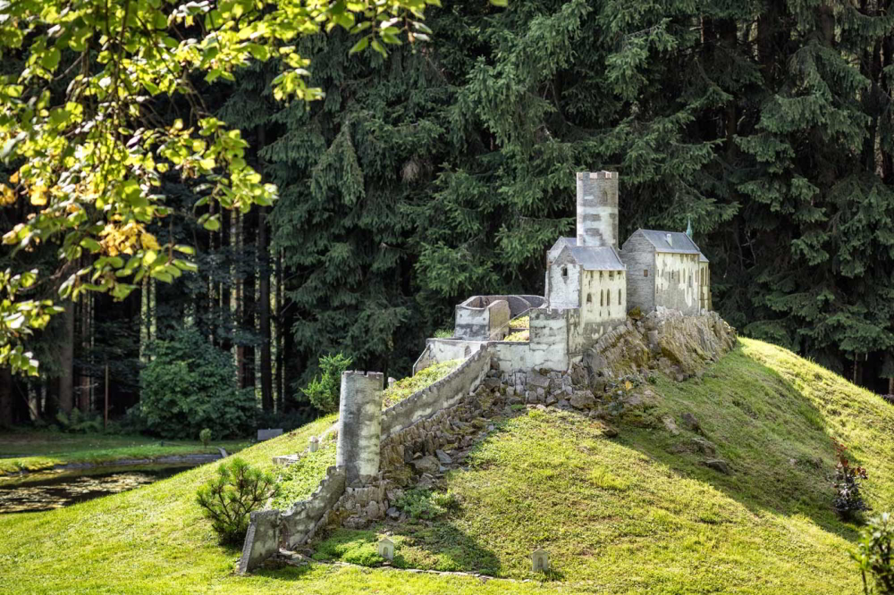 Burg Bezděz (Modell im Park Boheminium)