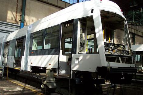 Straßenbahnmontage bei Škoda Plzeň