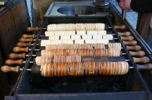 Süßes, zimthaltiges Drehgebäck "trdelník"