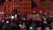 Ca. 9000 Menschen marschierten letzten Freitag durch Prag, um den Rücktritt des Premierministers zu fordern. Ca. 9000 Menschen marschierten letzten Freitag durch Prag, um den Rücktritt des Premierministers zu fordern.