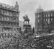 Manifestation am St.-Wenzels-Denkmal in Prag anlässlich der Proklamation der Tschechoslowakischen Republik am 28. Oktober 1918 Manifestation am St.-Wenzels-Denkmal in Prag anlässlich der Proklamation der Tschechoslowakischen Republik am 28. Oktober 1918