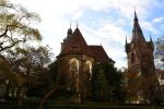 Rechts der Heinrichsturm, im Vordergrund St. Heinrich und Kunigunde